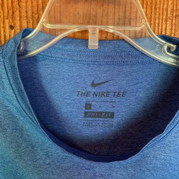 Nike Blue Dri-Fit Short Sleeve White Swoosh Tee Boys Size S - Picture 3 of 9